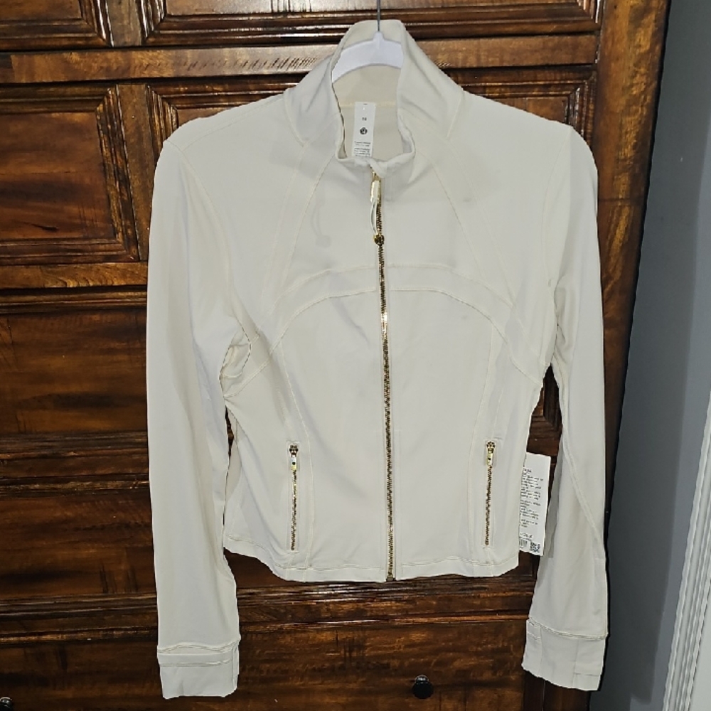 Lululemon Define Cropped Jacket NULU!!! NWTS Sz 10. LTIV/GOLD!
